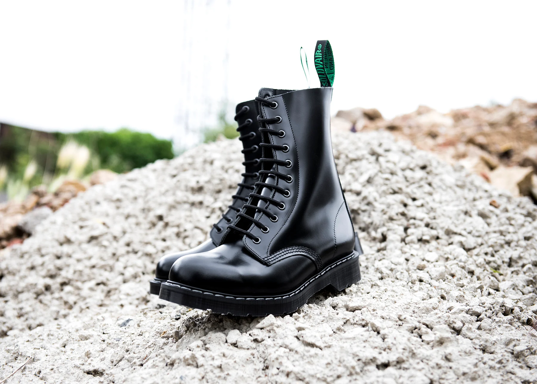Black Hi-Shine 11 Eye Derby Boot - Image 4